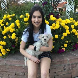 Meet your Posher, Olivia